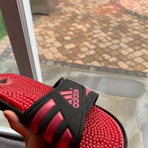 ADIDAS SLIDES